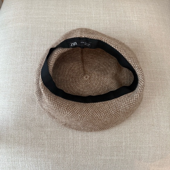 Zara Beret - Picture 3 of 6